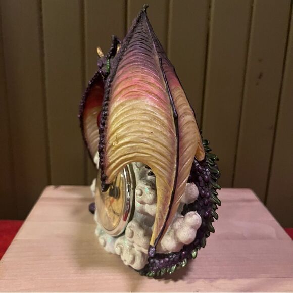 Resin Dragon in a Cloud Desk Clock - Picture 6 of 11